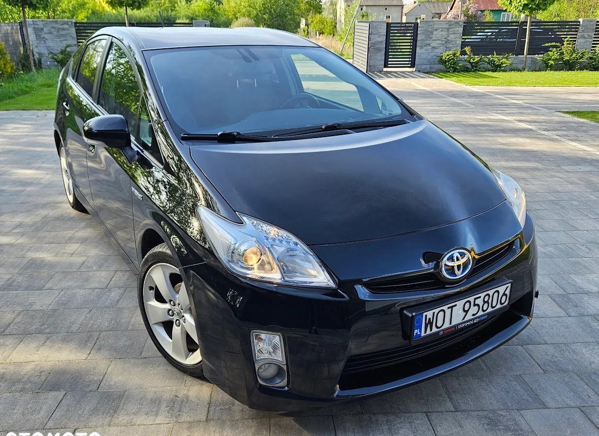 Toyota Prius cena 35800 przebieg: 340000, rok produkcji 2011 z Pionki małe 301